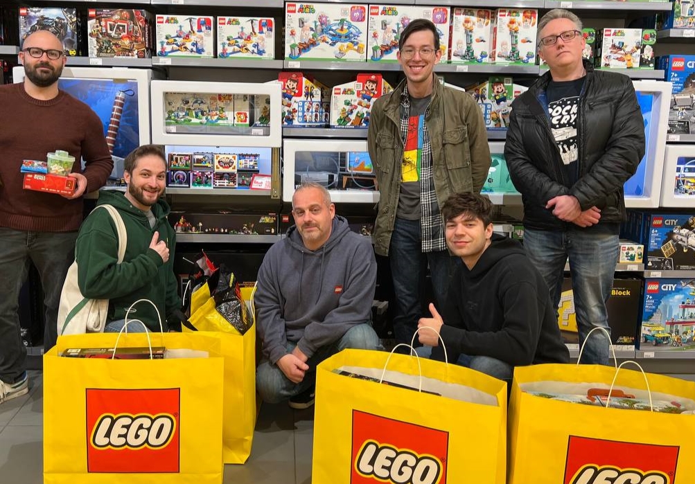 I LUG NY Display at Lake Grove, NY LEGO Store -Updated Minifigure Habitats